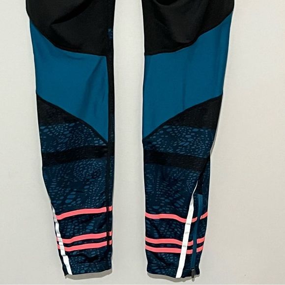 New Balance size M leggings with great geo- design and reflective strips EUC - Picture 13 of 14
